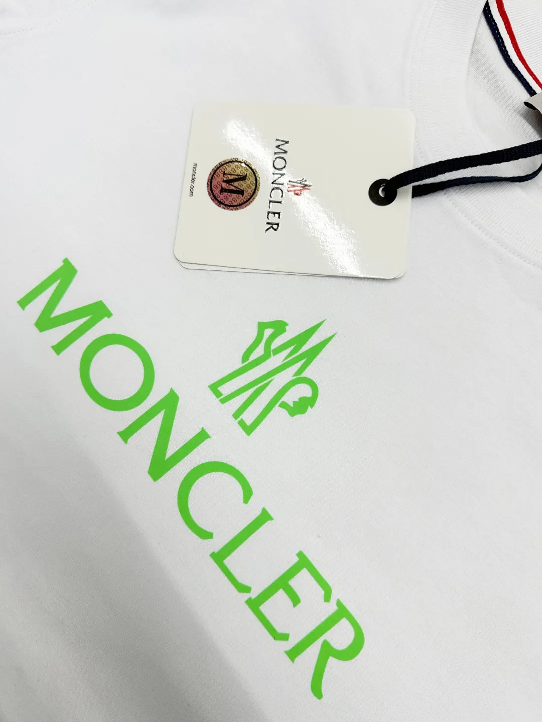 《Moncler~ 》2024New Arrival Quality T LOGOThermal Color Change ， 。 , Versatile Quality ！ ‼ 32 250G ‼ ， ， ， ， T 🤪 Sizes：S-M-L-XL-2XL ：Black，White， Same Style
